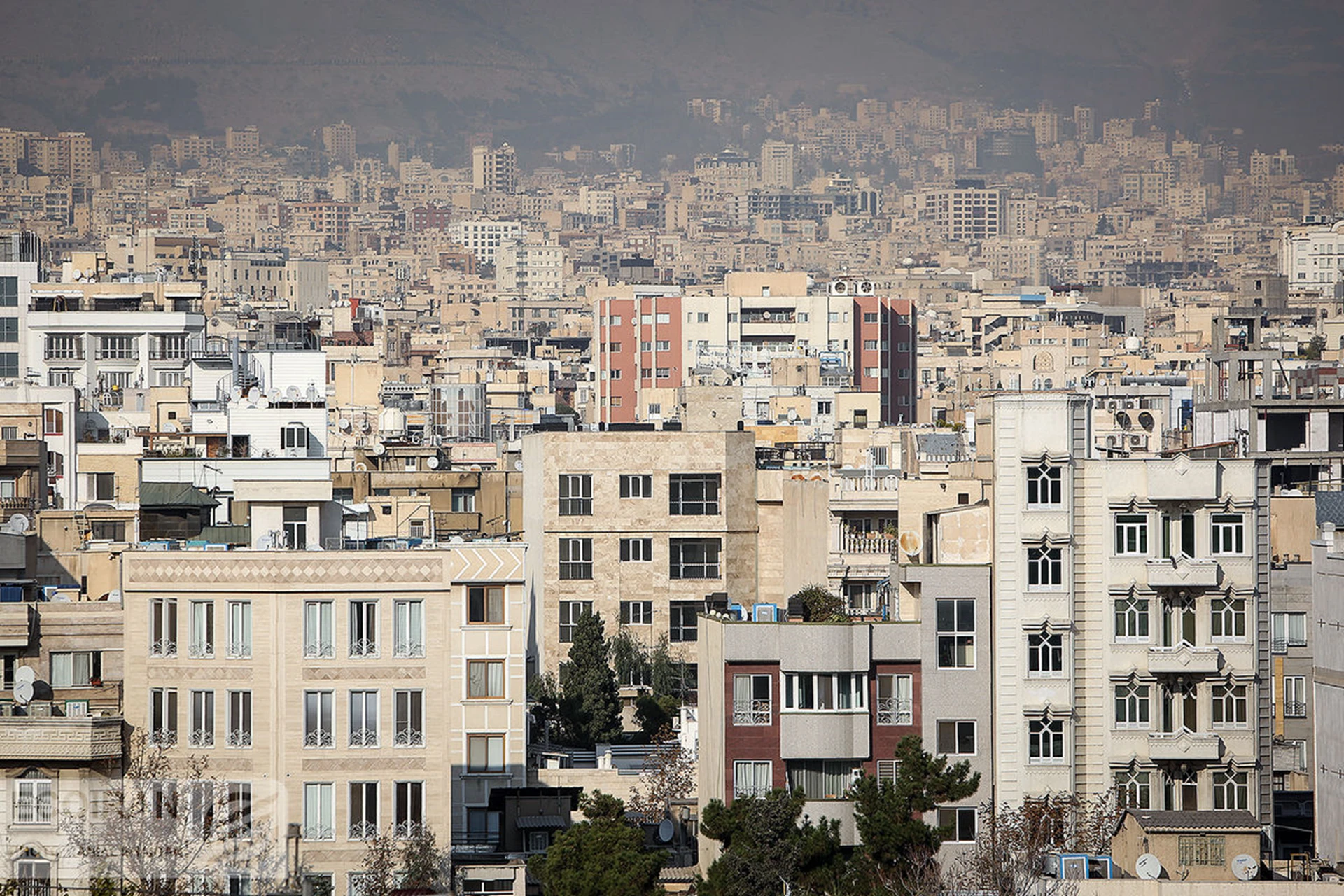 بازار مسکن همچنان کم‌رمق